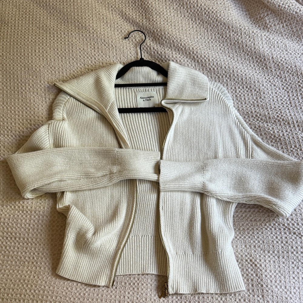 Abercrombie cream sweater